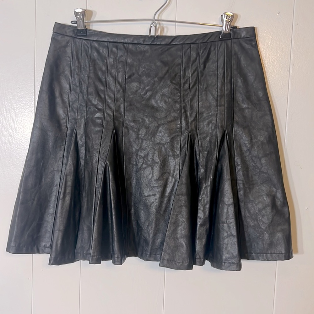 Greylin black pleated mini faux leather skirt
